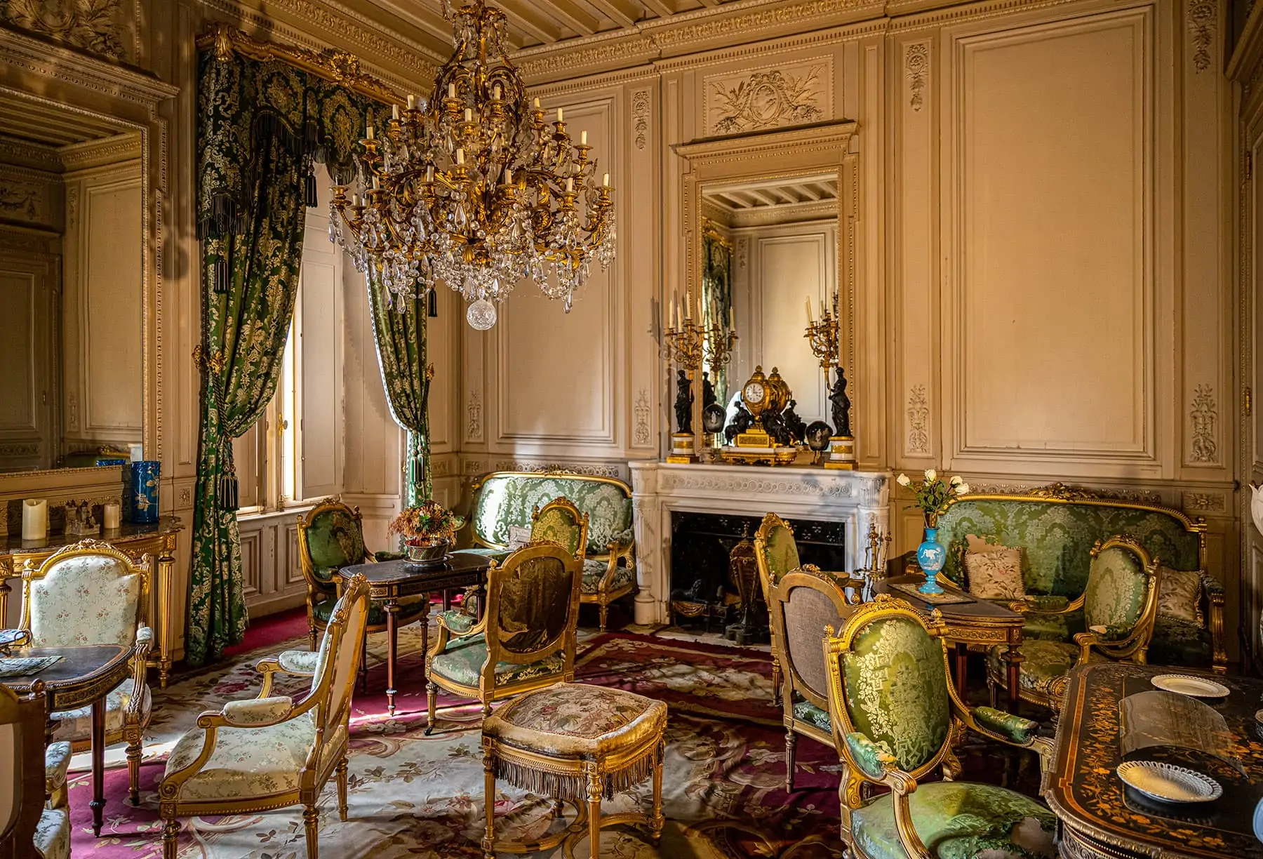 Intérieur salon vert de Puymartin